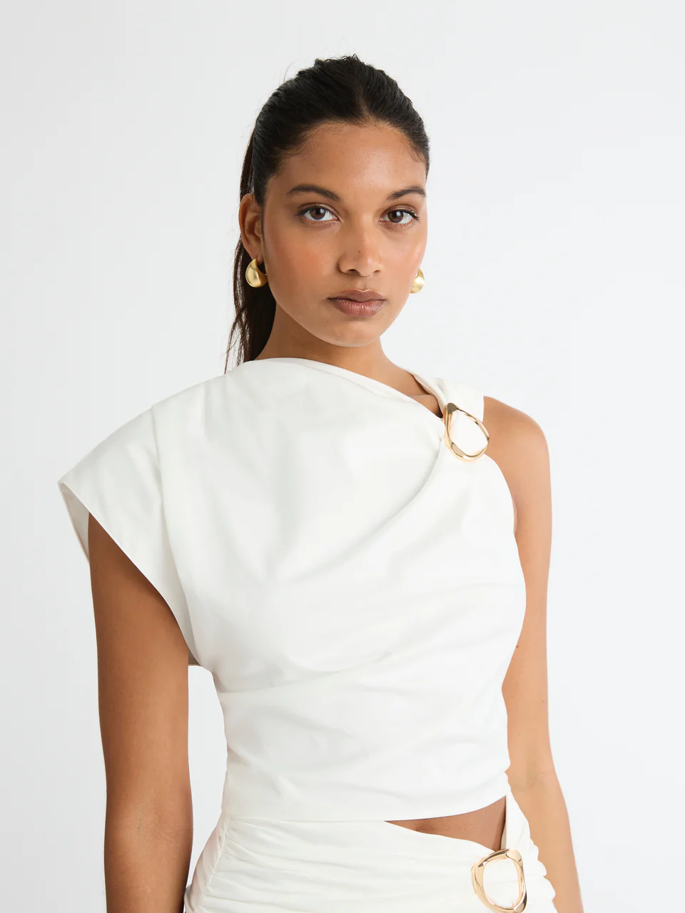 ZADIE SET IN WHITE BY SHEIKE